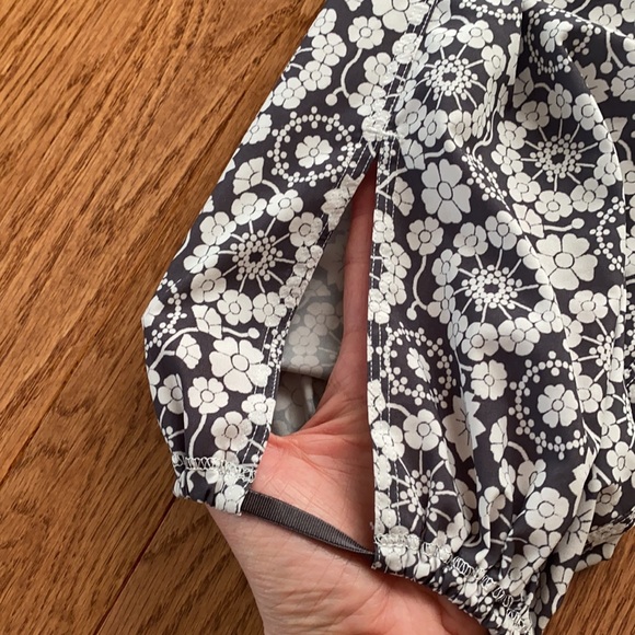 EUC lululemon pants, size 4. - Picture 3 of 3